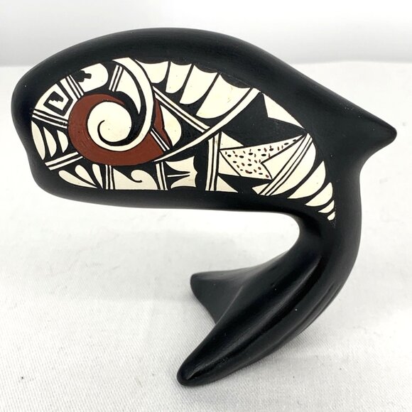 Pacific Northwest Native Whale Figurine Signed Siqco '95 Ceramic 4" Tall - Picture 1 of 6